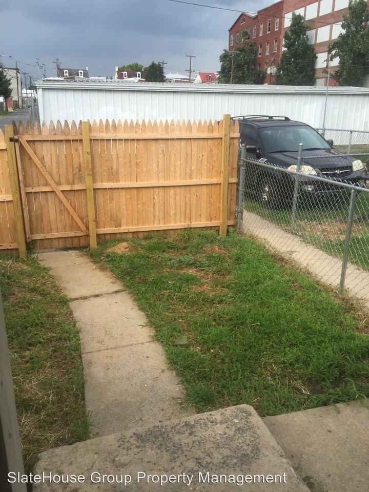 913 Robeson St - Photo 2 of 8
