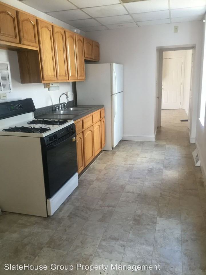 913 Robeson St - Photo 3 of 8