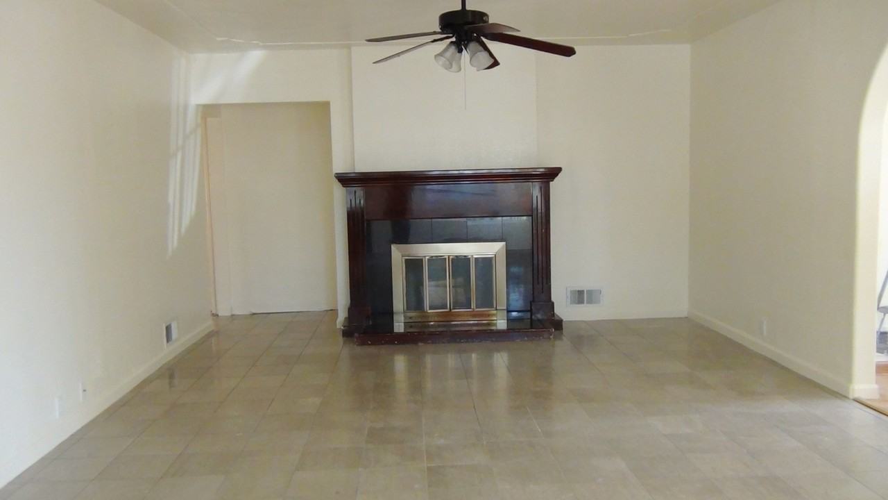 598 Genine Dr - Photo 3 of 25