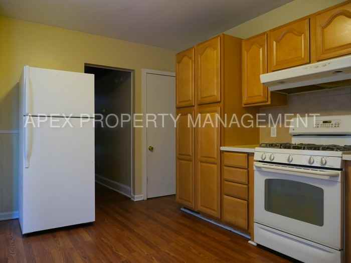 369 Hewitt St - Photo 2 of 9