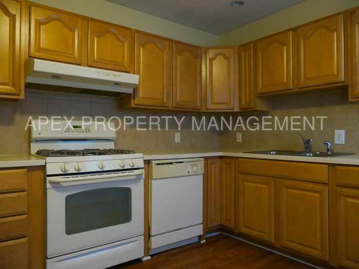 369 Hewitt St - Photo 3 of 9