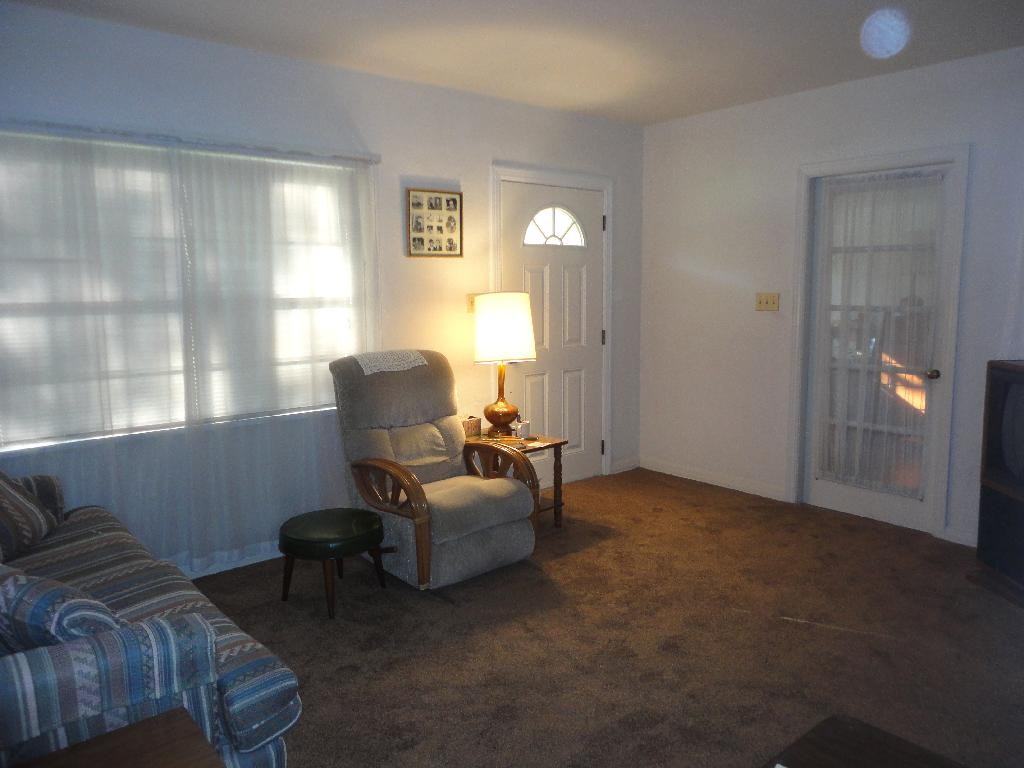 8106 N Lynn Ave - Photo 3 of 13