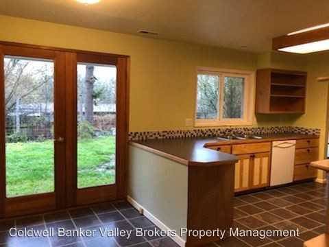 4212 NE Laurel Dr - Photo 3 of 18