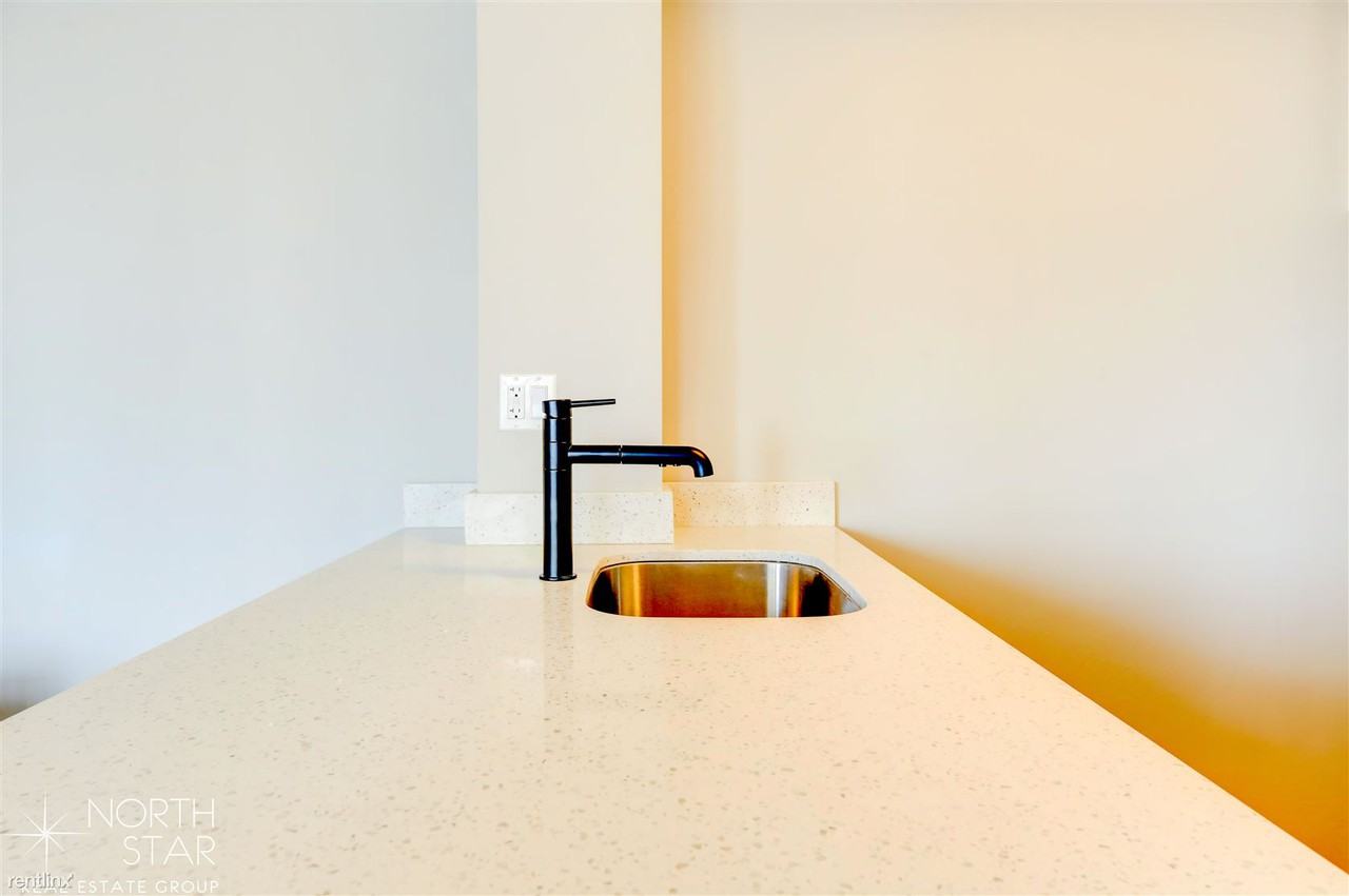 5900 N Sheridan Rd - Photo 2 of 24