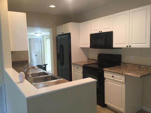 903 W Broome St - Photo 2 of 5