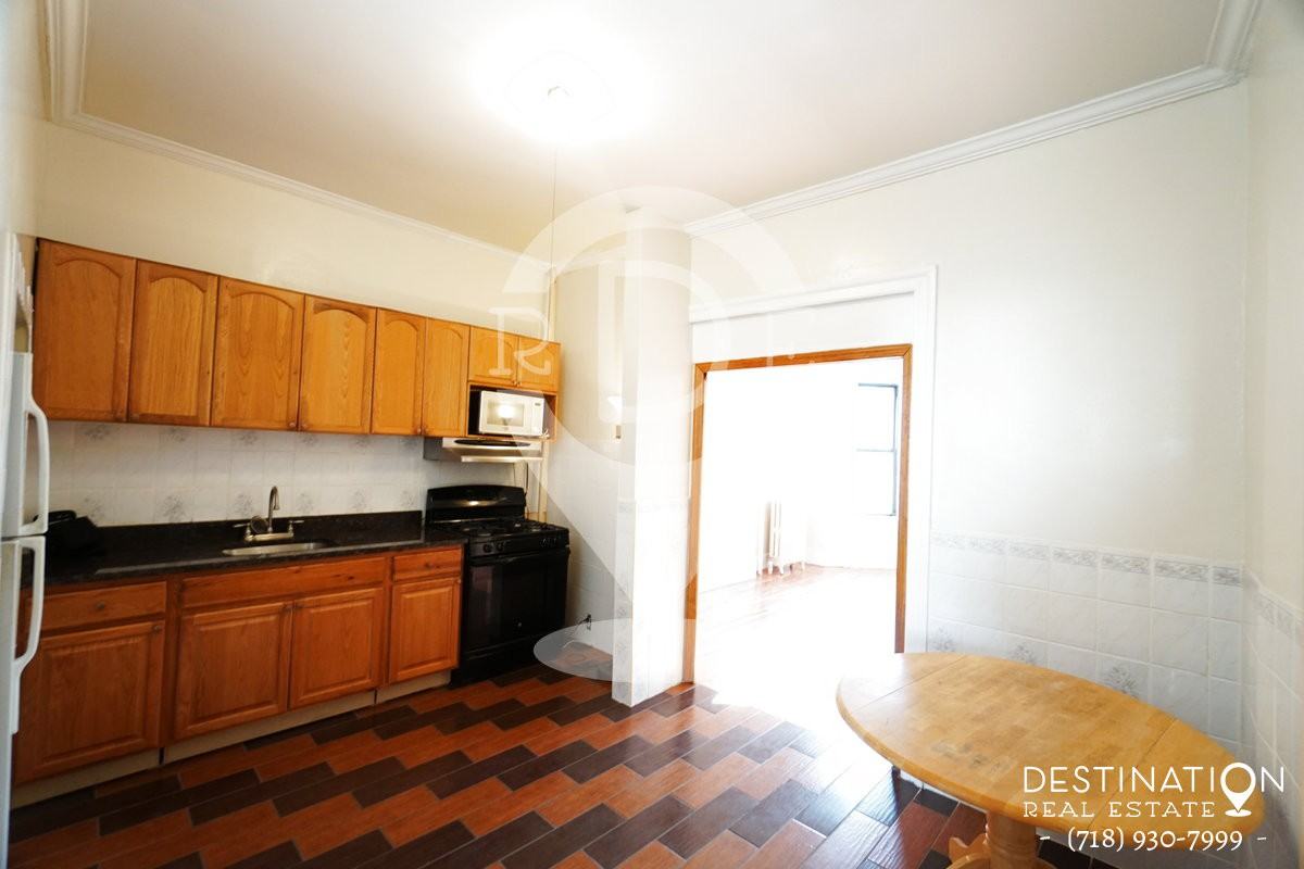 381 Marlborough Rd - Photo 3 of 15