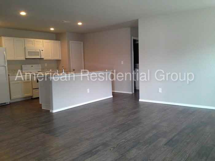 235 E Marietta Ct - Photo 3 of 10