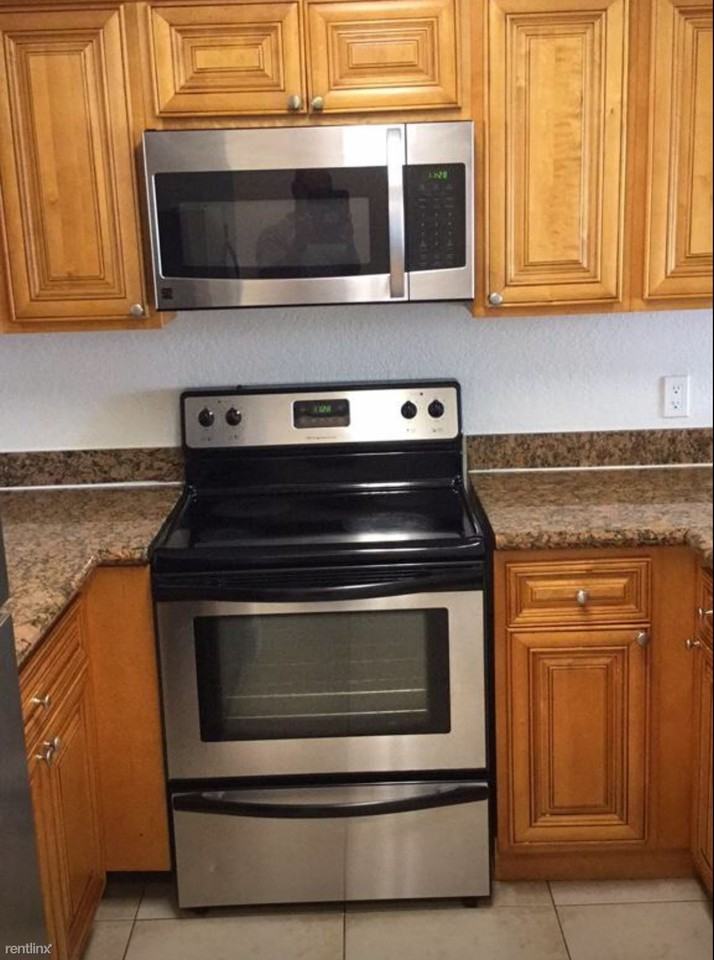 1520 Lake Crystal Dr - Photo 3 of 7