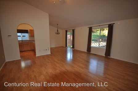 2716 Gilbert St S - Photo 2 of 23