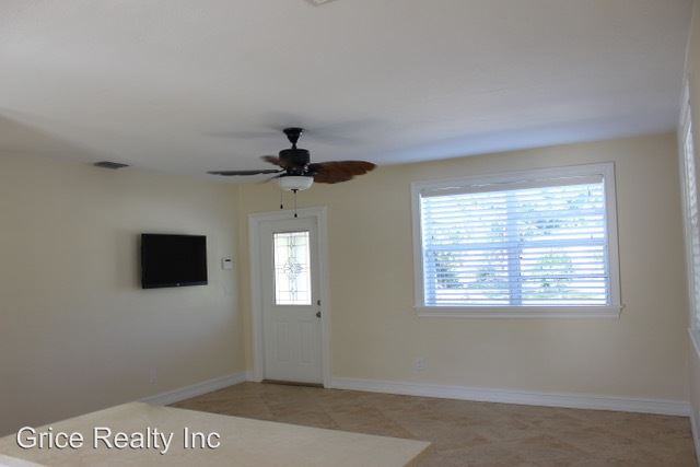 940 10th St N - Photo 2 of 11