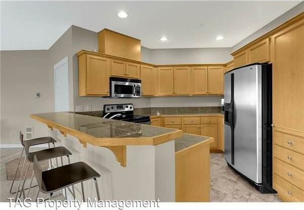 22669 NE Alder Crest Dr #201 - Photo 2 of 14