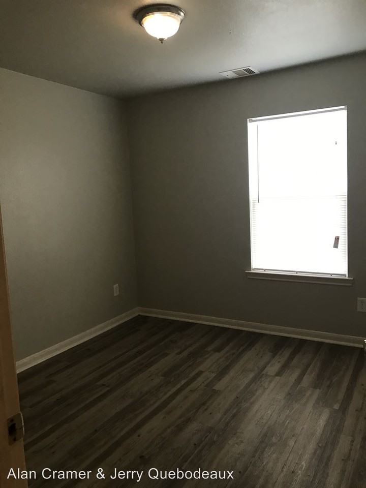 1150 Bradley St - Photo 3 of 13