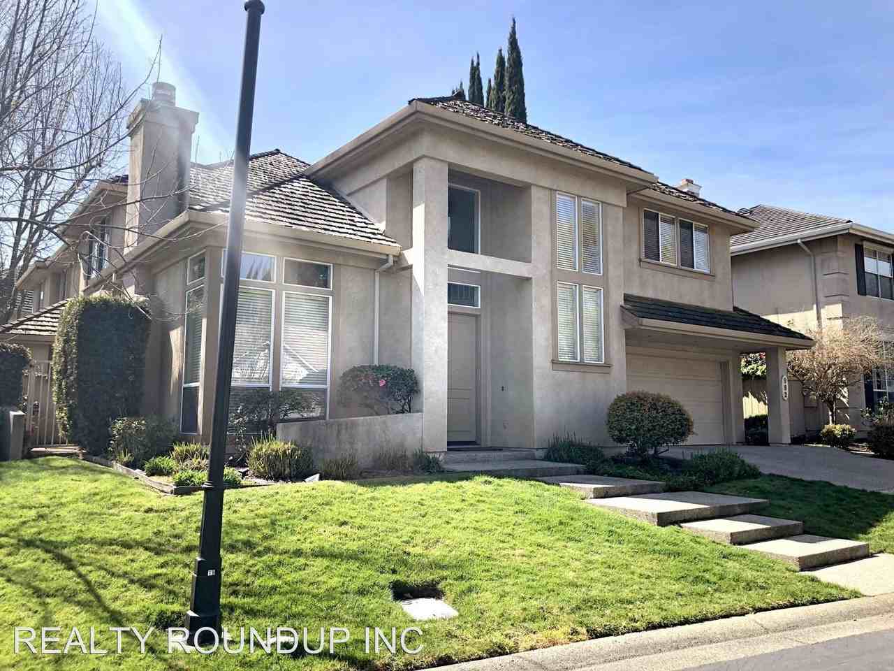 982 S Beach Dr - Photo 2 of 37