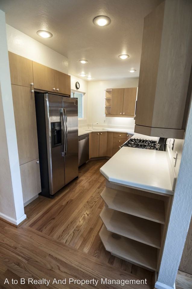 1551 Lilac Ln - Photo 2 of 16