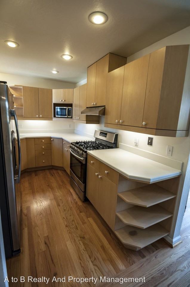 1551 Lilac Ln - Photo 3 of 16