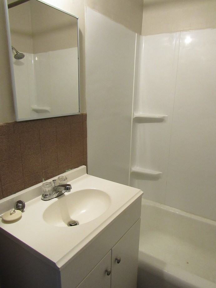 310 Oak St - Photo 3 of 5