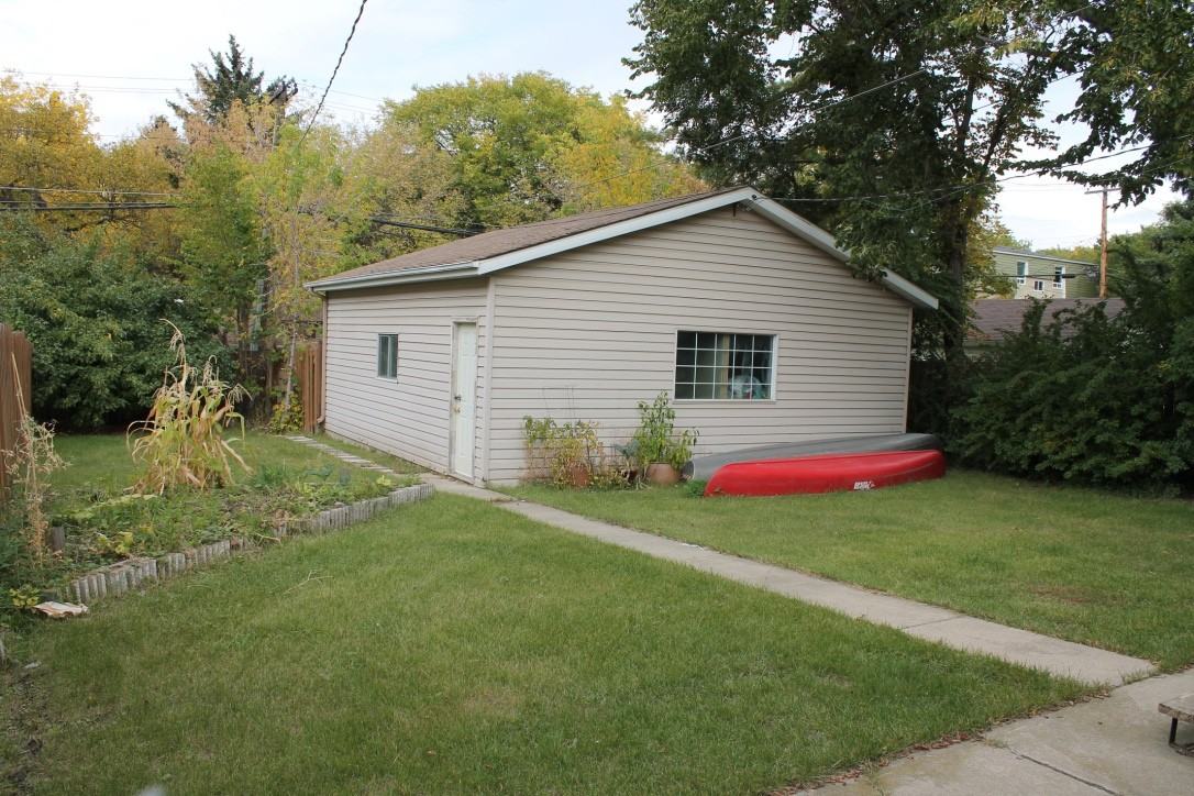 701 9th Street - bsmt suite - Photo 2 of 5