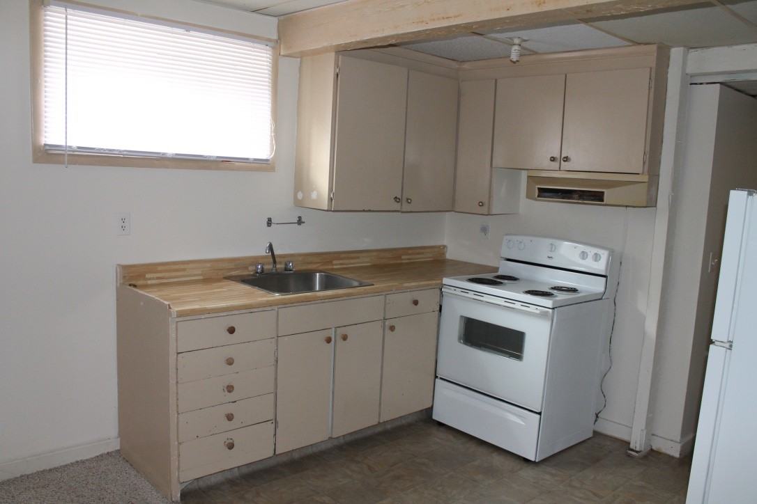 701 9th Street - bsmt suite - Photo 3 of 5