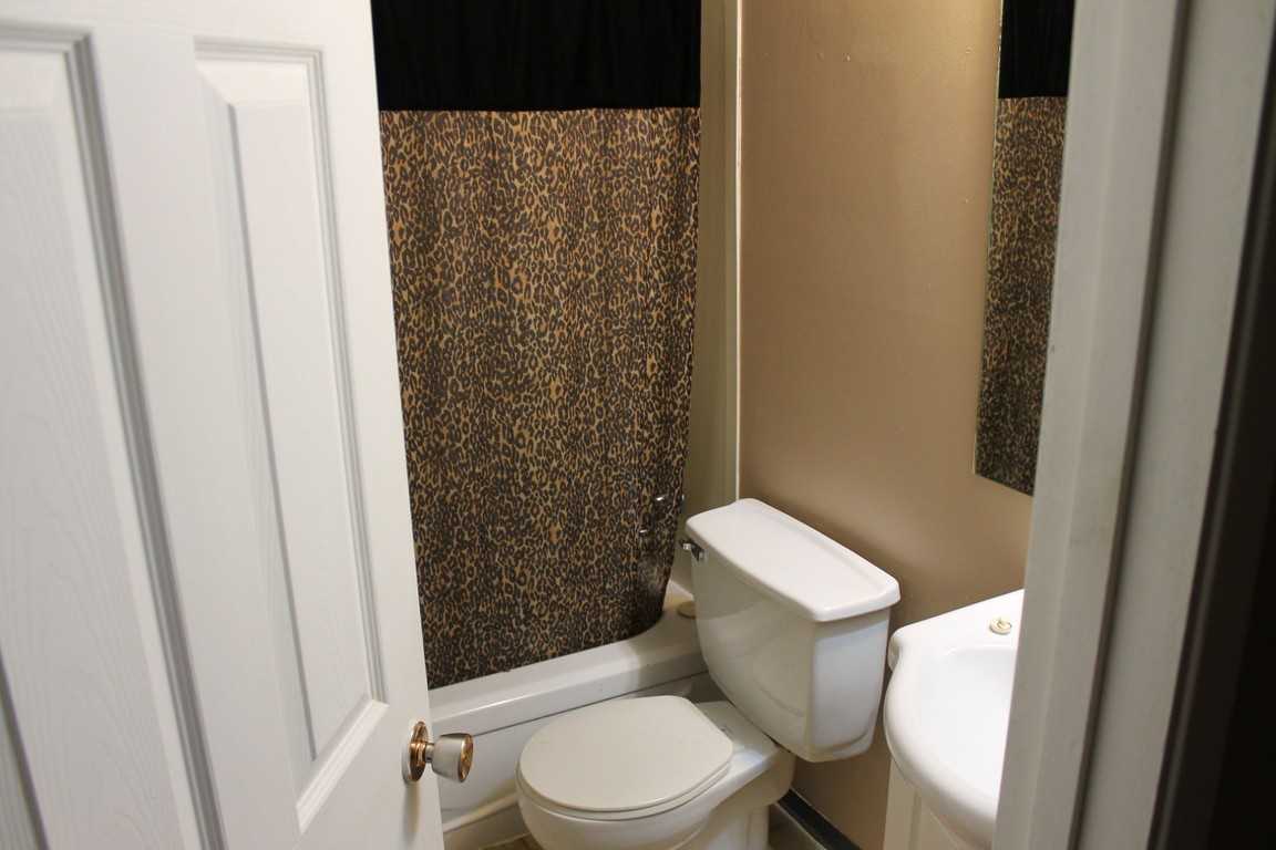 225 Avenue R South - Photo 3 of 9