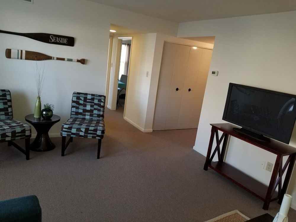 524 Fairfax Ave - Photo 2 of 10