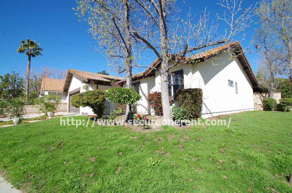 5402 Fairgrange Dr - Photo 2 of 21