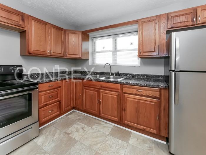 7946 Fairhope Ct - Photo 3 of 9