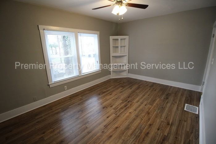 101 E Garrett St - Photo 2 of 11