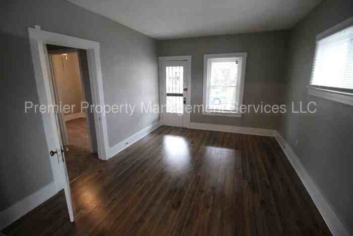 101 E Garrett St - Photo 3 of 11