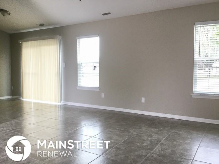 1807 Travis Ct - Photo 2 of 13