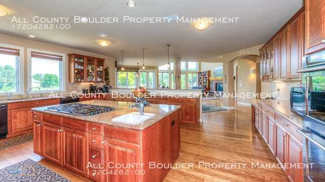 5355 Waterstone Dr - Photo 3 of 17