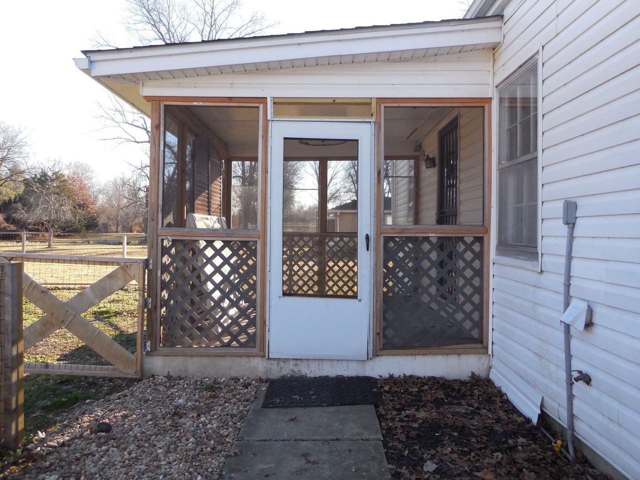 6401 Shirley Ave - Photo 2 of 8