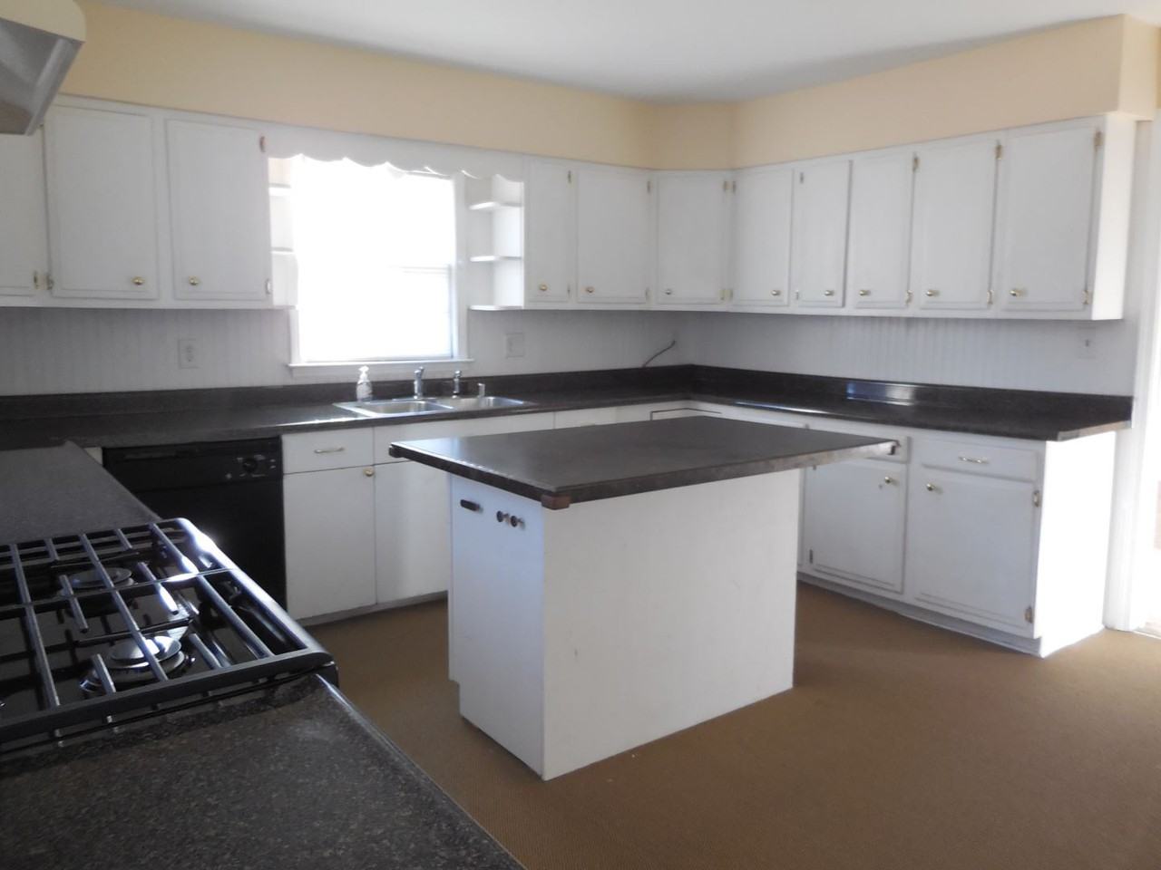 6401 Shirley Ave - Photo 3 of 8