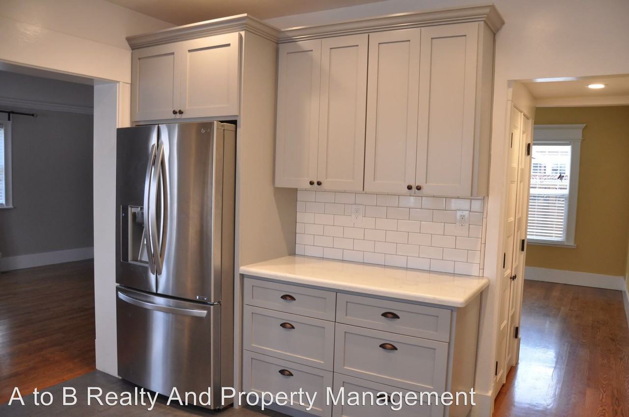 333 Menker Ave - Photo 2 of 19