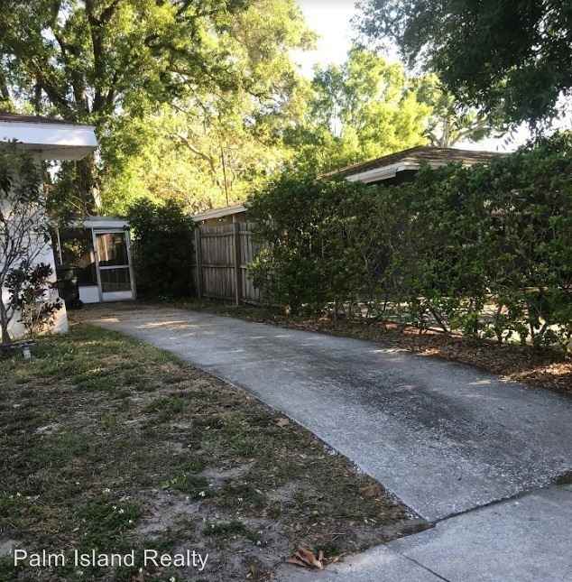 3025 10th Ave N - Photo 3 of 3