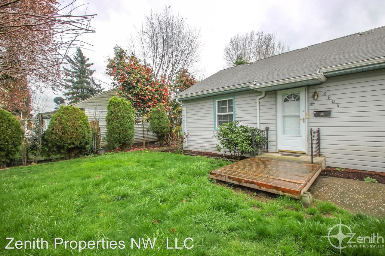 2904 Weigel Ave - Photo 2 of 9