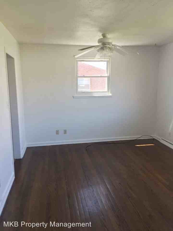 1537 Golfside Ave NW - Photo 3 of 17