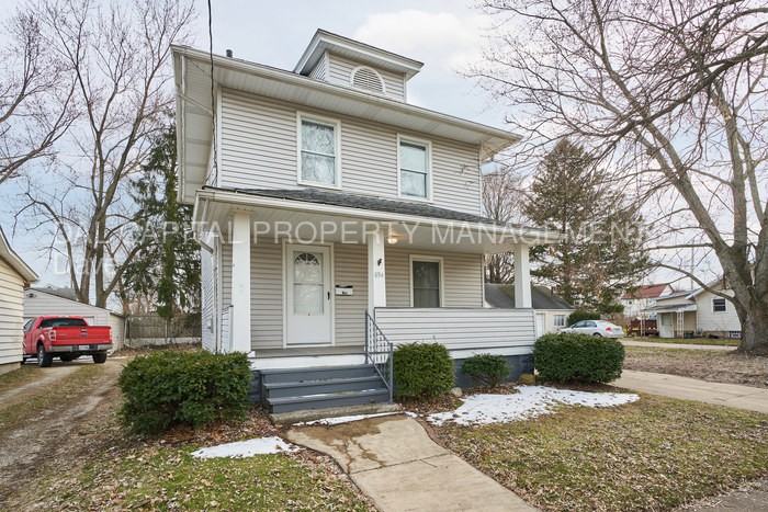 694 Victoria Ave - Photo 2 of 13