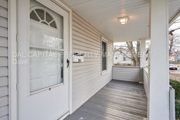 694 Victoria Ave - Photo 3 of 13