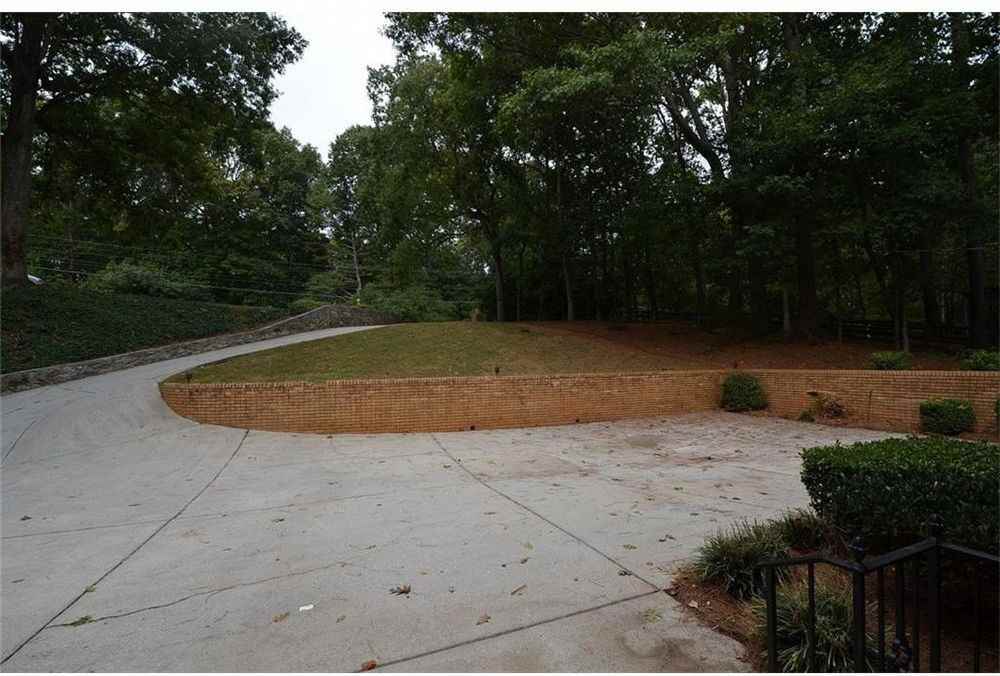 8915 River Run - Photo 3 of 24