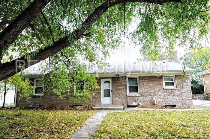 4655 N 70th St - Photo 3 of 19