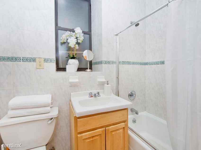 619 15th St #5 - Photo 3 of 10