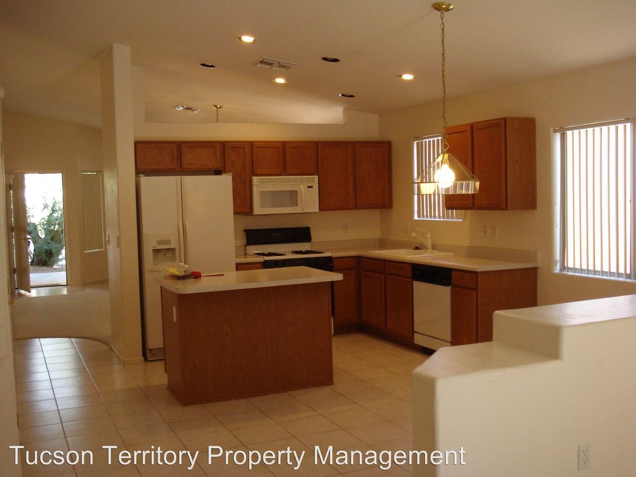 7832 E Sabino Hollow Ct - Photo 3 of 14