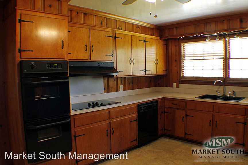 4713 Oakview Dr - Photo 2 of 16