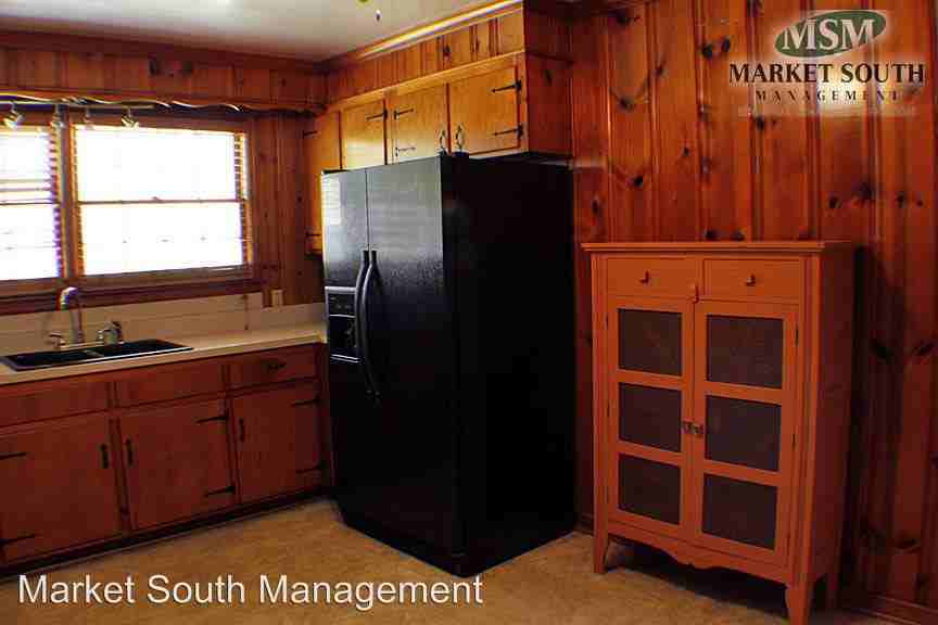 4713 Oakview Dr - Photo 3 of 16