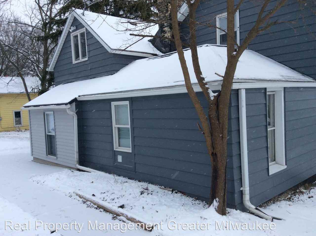 242 W Capitol Dr - Photo 3 of 23