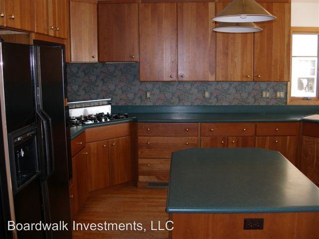 374 E Lakeside St - Photo 3 of 16