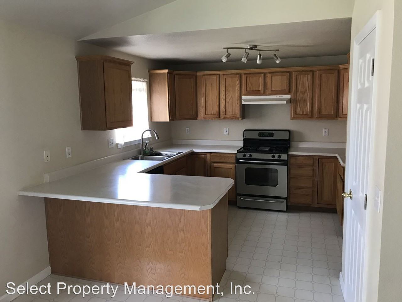 1331 Chichester Dr - Photo 2 of 8