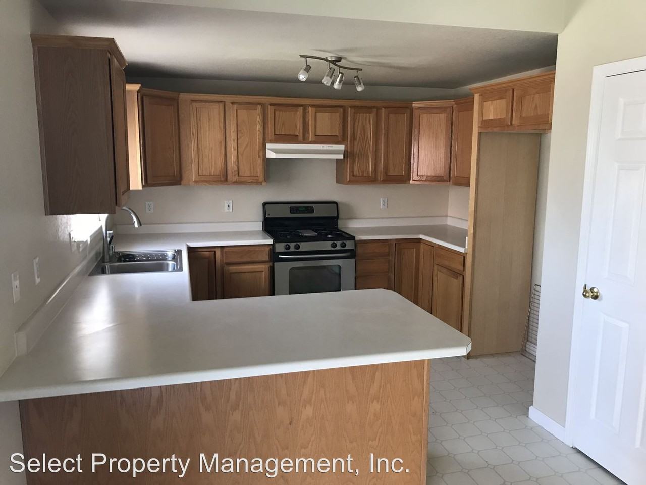 1331 Chichester Dr - Photo 3 of 8