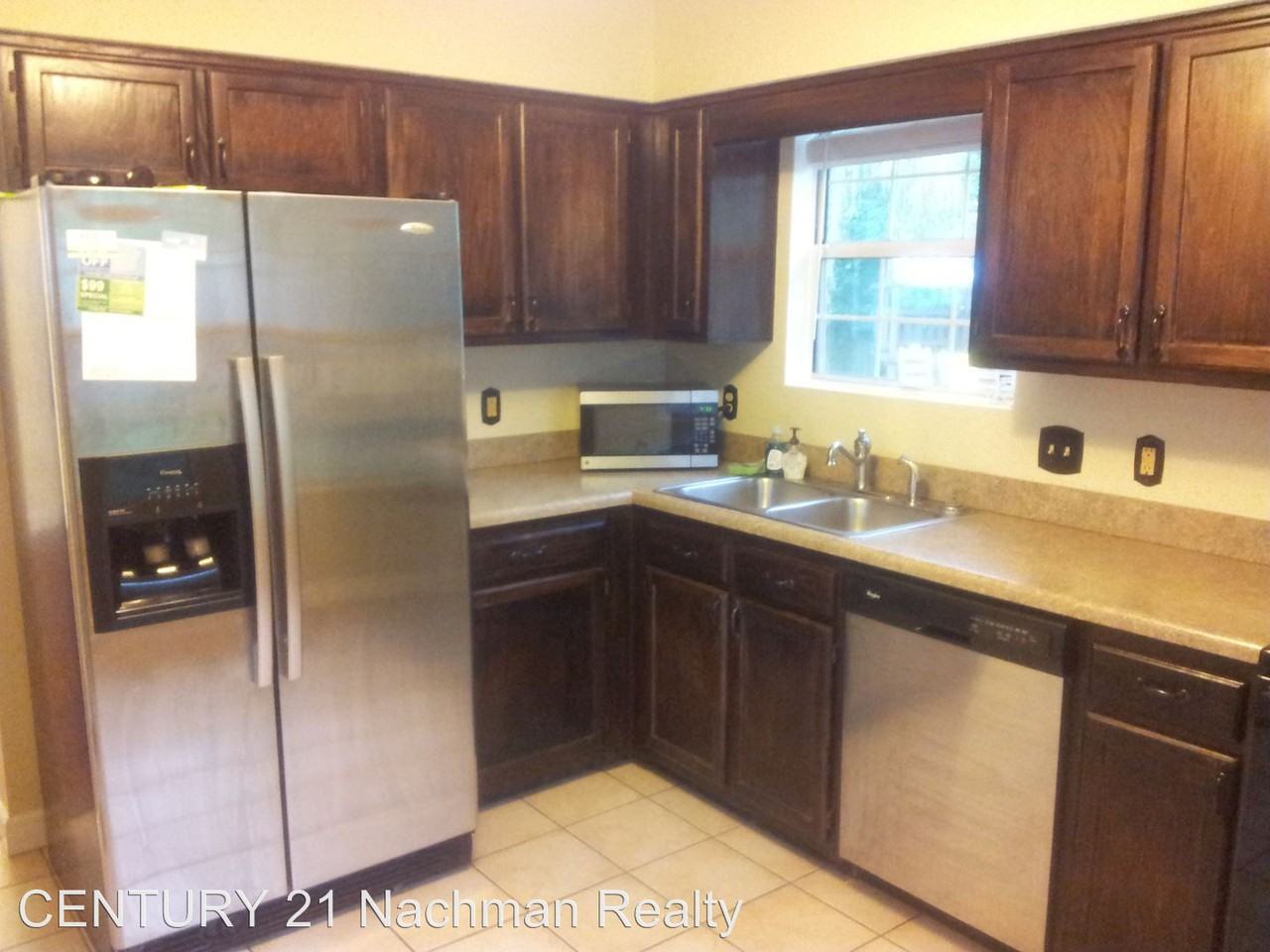 723 Emerald Ct - Photo 2 of 4