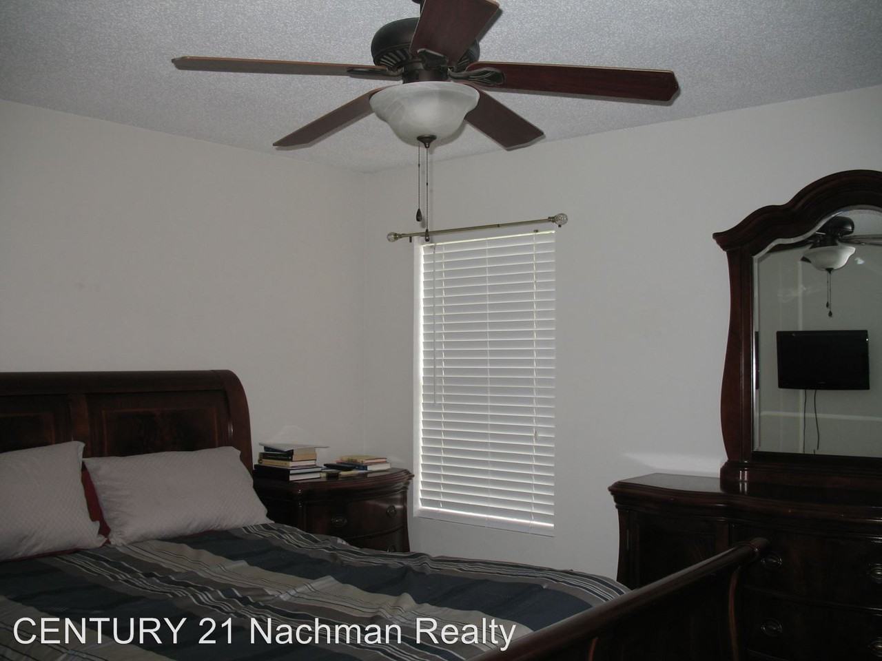 723 Emerald Ct - Photo 3 of 4